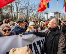 „Dodon vrea să demoleze democrația”. Conducerea țării reacționează după protestul anti-guvernare